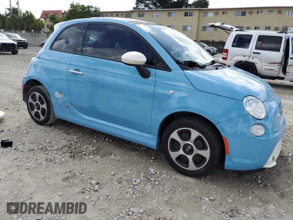 ✅ 2015 FIAT 500e • VIN: 3C3CFFGE9FT642393 • Lot: 79204334. Listed on Copart with 28,712 mi. Free auction sales archive from the USA and detailed vehicle history report at DreamBid. Image 4.