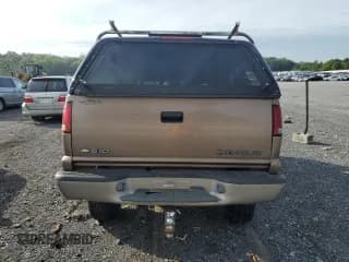 ✅ 2002 Chevrolet S-10 LS • VIN: 1GCDT13W72K134798 • Лот: 69019174. Опубликован ранее на Copart с пробегом 307 371 миль. Бесплатный доступ к архиву аукционных продаж из США и подробный отчёт об истории автомобиля на DreamBid. Изображение 6.