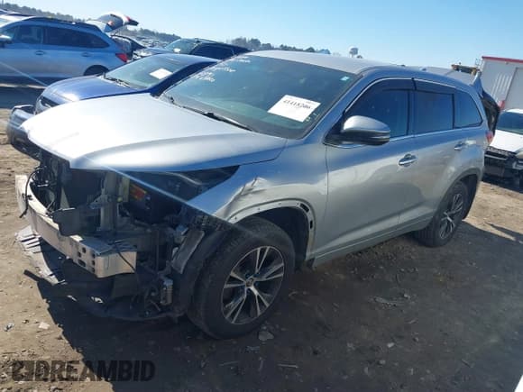 ✅ 2017 Toyota Highlander LE • VIN: 5TDZZRFH0HS217300 • Lot: 41418206. Wystawiony na IAAI z przebiegiem 158 022 mil. Bezpłatny archiwum sprzedaży aukcyjnych z USA i szczegółowy raport historii pojazdu na DreamBid. Zdjęcie 2.