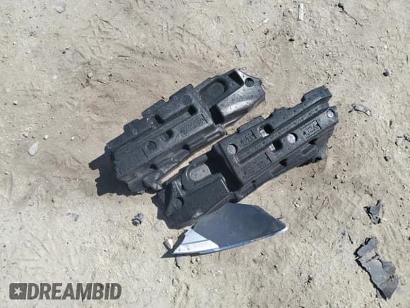 ✅ 2015 Mercedes-Benz E 400 • VIN: WDDKK6FF4FF300928 • Lot: 53260175. Listed on Copart with 65,194 mi. Free auction sales archive from the USA and detailed vehicle history report at DreamBid. Image 14.