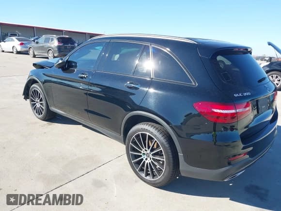 ✅ 2019 Mercedes-Benz GLC 300 • VIN: WDC0G4JB5KV168462 • Лот: 43590920. Опубликован ранее на IAAI с пробегом 29 392 миль. Бесплатный доступ к архиву аукционных продаж из США и подробный отчёт об истории автомобиля на DreamBid. Изображение 3.