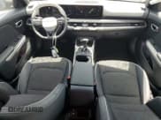 ✅ 2025 Kia K4 GT-Line • VIN: 3KPFW4DE6SE150808 • Lot: 65507405. Wystawiony na Copart z przebiegiem 963 mil. Bezpłatny archiwum sprzedaży aukcyjnych z USA i szczegółowy raport historii pojazdu na DreamBid. Zdjęcie 8.