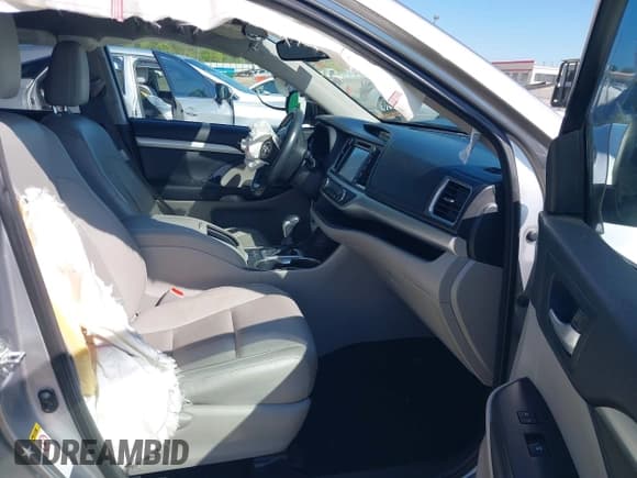 ✅ 2015 Toyota Highlander XLE • VIN: 5TDKKRFHXFS070762 • Лот: 42204178. Опубликован ранее на IAAI с пробегом 94 869 миль. Бесплатный доступ к архиву аукционных продаж из США и подробный отчёт об истории автомобиля на DreamBid. Изображение 5.