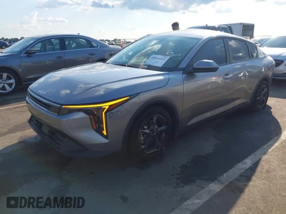 ✅ 2025 Kia K4 LXS • VIN: 3KPFT4DE0SE035761 • Lot: 43266565. Wystawiony na IAAI z przebiegiem 20 629 mil. Bezpłatny archiwum sprzedaży aukcyjnych z USA i szczegółowy raport historii pojazdu na DreamBid. Zdjęcie 2.