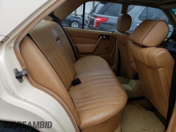 ✅ 1985 Mercedes-Benz 190 • VIN: WDBDB22C5FF084867 • Lot: 71371744. Listed on Copart with 171,046 mi. Free auction sales archive from the USA and detailed vehicle history report at DreamBid. Image 10.