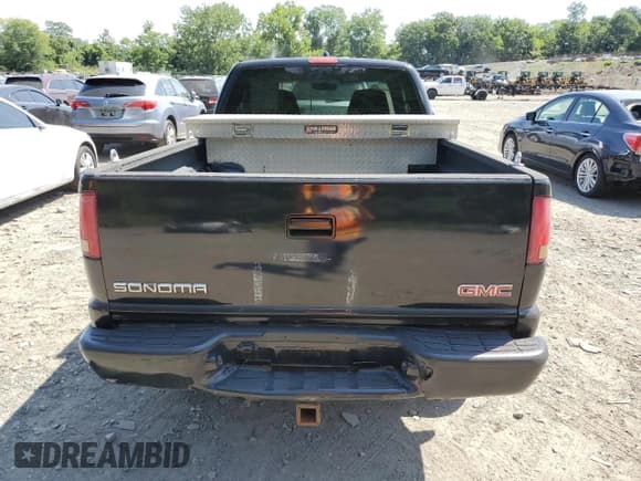 ✅ 2003 GMC Sonoma SLS • VIN: 1GTCT19X738236077 • Lot: 68765694. Listed on Copart with 224,623 mi. Free auction sales archive from the USA and detailed vehicle history report at DreamBid. Image 6.