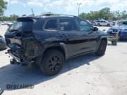 ✅ 2017 Jeep Cherokee Trailhawk • VIN: 1C4PJMBS9HW537962 • Lot: 42002460. Wystawiony na IAAI z przebiegiem 129 037 mil. Bezpłatny archiwum sprzedaży aukcyjnych z USA i szczegółowy raport historii pojazdu na DreamBid. Zdjęcie 4.