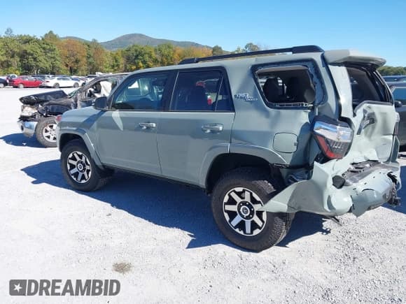 ✅ 2023 Toyota 4Runner TRD Off Road Premium • VIN: JTERU5JR0P6104738 • Lot: 43446559. Wystawiony na IAAI z przebiegiem 29 950 mil. Bezpłatny archiwum sprzedaży aukcyjnych z USA i szczegółowy raport historii pojazdu na DreamBid. Zdjęcie 3.