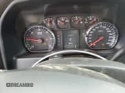 ✅ 2018 Chevrolet Silverado 1500 Work Truck • VIN: 1GCVKNEH7JZ165715 • Lot: 54743555. Wystawiony na Copart z przebiegiem 140 893 mil. Bezpłatny archiwum sprzedaży aukcyjnych z USA i szczegółowy raport historii pojazdu na DreamBid. Zdjęcie 9.