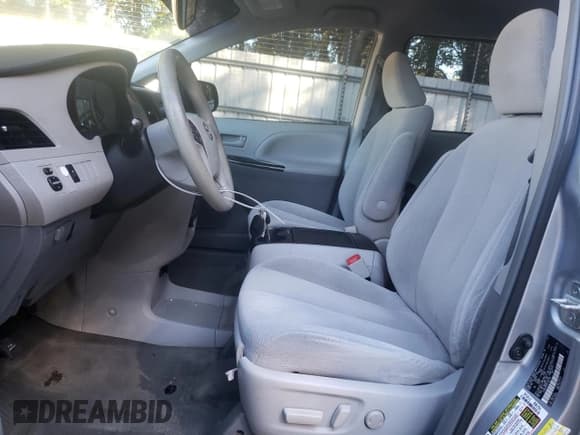 ✅ 2014 Toyota Sienna LE • VIN: 5TDKK3DC9ES481766 • Lot: 82412895. Listed on Copart with 255,826 mi. Free auction sales archive from the USA and detailed vehicle history report at DreamBid. Image 7.