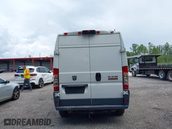 ✅ 2014 Ram ProMaster Cargo • VIN: 3C6TRVDG8EE118746 • Lot: 42561767. Wystawiony na IAAI z przebiegiem 227 053 mil. Bezpłatny archiwum sprzedaży aukcyjnych z USA i szczegółowy raport historii pojazdu na DreamBid. Zdjęcie 16.