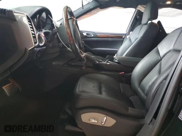 ✅ 2012 Porsche Cayenne S • VIN: WP1AB2A24CLA42876 • Lot: 72090315. Wystawiony na Copart z przebiegiem 60 216 mil. Bezpłatny archiwum sprzedaży aukcyjnych z USA i szczegółowy raport historii pojazdu na DreamBid. Zdjęcie 7.