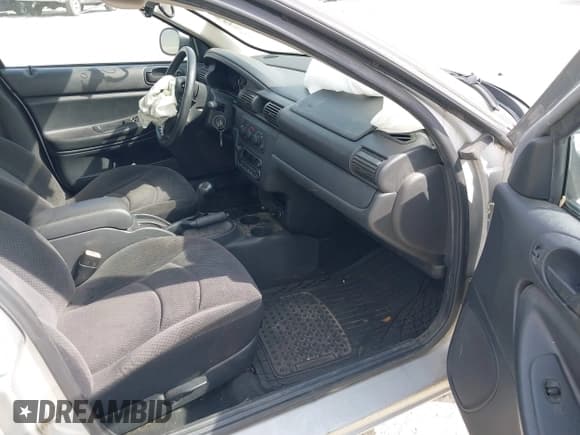 ✅ 2006 Chrysler Sebring • VIN: 1C3EL46X76N210832 • Lot: 41706862. Wystawiony na IAAI z przebiegiem 137 733 mil. Bezpłatny archiwum sprzedaży aukcyjnych z USA i szczegółowy raport historii pojazdu na DreamBid. Zdjęcie 5.