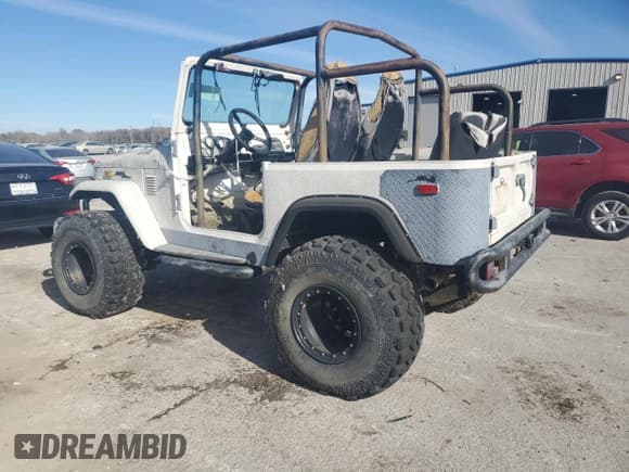 ✅ 1973 Toyota Land Cruiser • VIN: FJ40145466 • Lot: 92830355. Wystawiony na Copart z przebiegiem Nie podano. Bezpłatny archiwum sprzedaży aukcyjnych z USA i szczegółowy raport historii pojazdu na DreamBid. Zdjęcie 2.