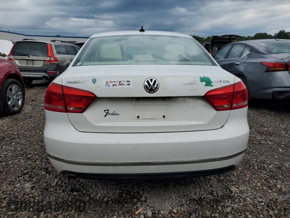 ✅ 2012 Volkswagen Passat SEL Premium • VIN: 1VWCN7A36CC109997 • Лот: 71170215. Опубликован ранее на Copart с пробегом 174 392 миль. Бесплатный доступ к архиву аукционных продаж из США и подробный отчёт об истории автомобиля на DreamBid. Изображение 6.