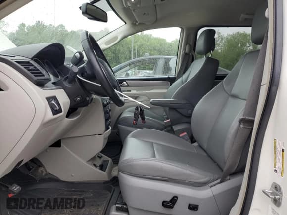 ✅ 2011 Volkswagen Routan SE • VIN: 2V4RW3DG8BR668268 • Lot: 57986125. Listed on Copart with 81,291 mi. Free auction sales archive from the USA and detailed vehicle history report at DreamBid. Image 7.