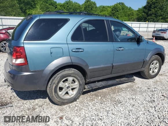 ✅ 2003 Kia Sorento LX • VIN: KNDJC733235055552 • Lot: 56196055. Listed on Copart with 109,995 mi. Free auction sales archive from the USA and detailed vehicle history report at DreamBid. Image 3.