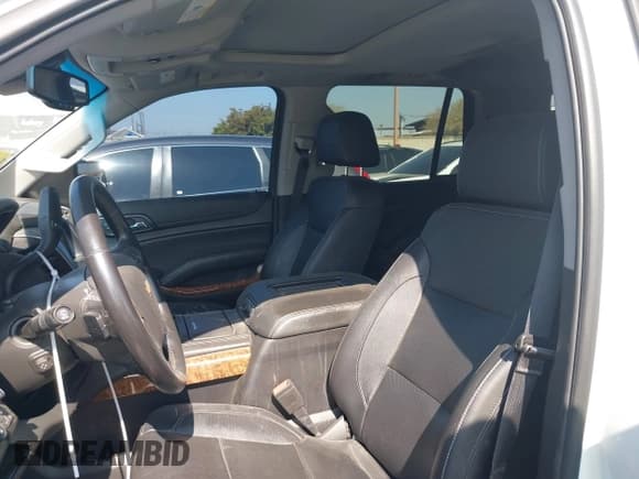 ✅ 2020 Chevrolet Tahoe Premier • VIN: 1GNSKCKJ4LR280863 • Lot: 43518429. Wystawiony na IAAI z przebiegiem 103 068 mil. Bezpłatny archiwum sprzedaży aukcyjnych z USA i szczegółowy raport historii pojazdu na DreamBid. Zdjęcie 19.