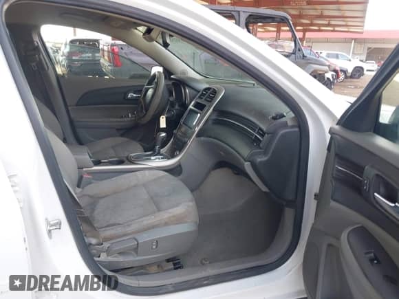 2013 Chevrolet Malibu LS z VIN 1G11B5SA8DF143372, wystawiony jako IAAI lot #43250501 z przebiegiem 249 820 mil mil oraz . Historia ofert i sprzedaży dostępna na DreamBid. Obrazek 5.