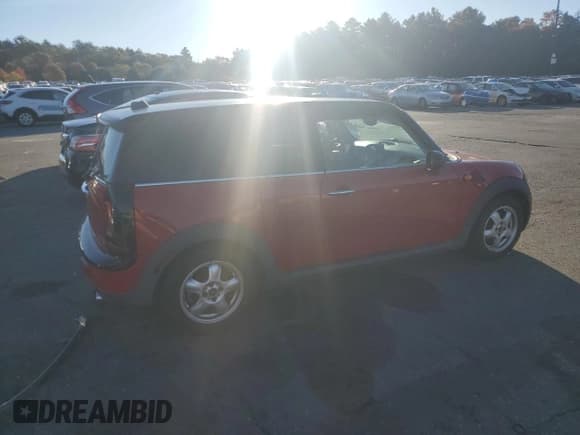 ✅ 2010 MINI Clubman • VIN: WMWML3C58ATX51197 • Lot: 87240645. Wystawiony na Copart z przebiegiem Nie podano. Bezpłatny archiwum sprzedaży aukcyjnych z USA i szczegółowy raport historii pojazdu na DreamBid. Zdjęcie 3.