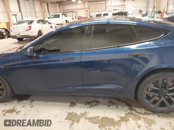✅ 2021 Tesla Model S Plaid • VIN: 5YJSA1E6XMF439884 • Лот: 41622750. Опубликован ранее на IAAI с пробегом Не указан. Бесплатный доступ к архиву аукционных продаж из США и подробный отчёт об истории автомобиля на DreamBid. Изображение 14.