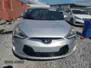 ✅ 2017 Hyundai Veloster Value Edition • VIN: KMHTC6AD0HU322355 • Lot: 84377585. Wystawiony na Copart z przebiegiem 91 618 mil mil. Skorzystaj z bezpłatnego archiwum sprzedaży aukcyjnych z USA i zobacz szczegółowy raport historii pojazdu na DreamBid. Zdjęcie 5.