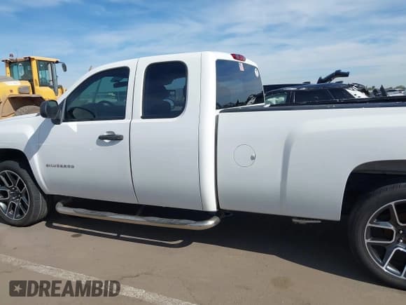 ✅ 2010 Chevrolet Silverado 1500 Work Truck • VIN: 1GCSCPE09AZ281276 • Lot: 43608060. Listed on IAAI with 117,732 mi. Free auction sales archive from the USA and detailed vehicle history report at DreamBid. Image 14.