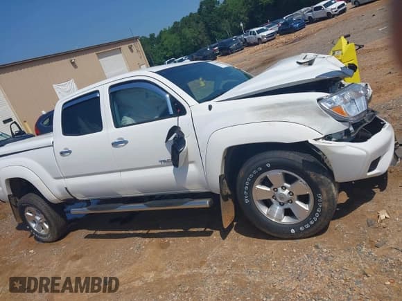 ✅ 2015 Toyota Tacoma PreRunner • VIN: 5TFKU4HN3FX007156 • Lot: 42460345. Listed on IAAI with 123,563 mi. Free auction sales archive from the USA and detailed vehicle history report at DreamBid. Image 13.