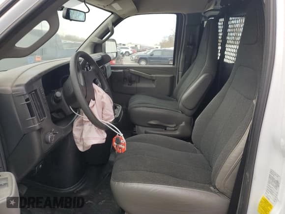 ✅ 2025 GMC Savana Cargo • VIN: 1GTW7AFP6S1217789 • Лот: 93034565. Опубликован ранее на Copart с пробегом Не указан. Бесплатный доступ к архиву аукционных продаж из США и подробный отчёт об истории автомобиля на DreamBid. Изображение 7.