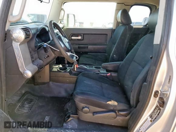 ✅ 2007 Toyota FJ Cruiser • VIN: JTEBU11F170003971 • Lot: 92055395. Listed on Copart with 137,489 mi. Free auction sales archive from the USA and detailed vehicle history report at DreamBid. Image 7.