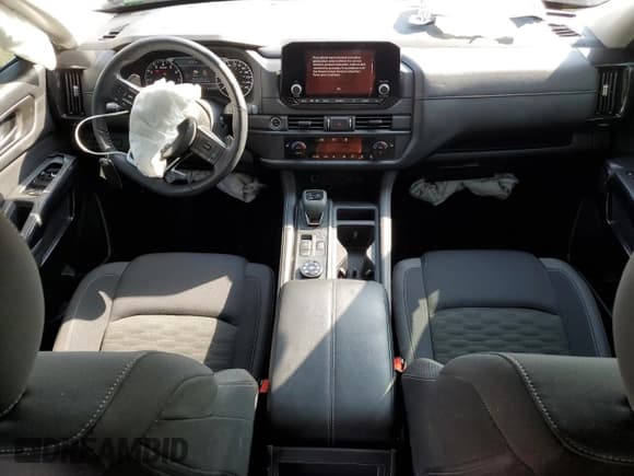 ✅ 2024 Nissan Pathfinder S • VIN: 5N1DR3AC7RC250067 • Lot: 71439865. Wystawiony na Copart z przebiegiem 21 032 mil. Bezpłatny archiwum sprzedaży aukcyjnych z USA i szczegółowy raport historii pojazdu na DreamBid. Zdjęcie 8.