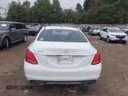 ✅ 2015 Mercedes-Benz C 300 • VIN: 55SWF4KB0FU002449 • Lot: 43553029. Wystawiony na IAAI z przebiegiem 130 959 mil. Bezpłatny archiwum sprzedaży aukcyjnych z USA i szczegółowy raport historii pojazdu na DreamBid. Zdjęcie 16.