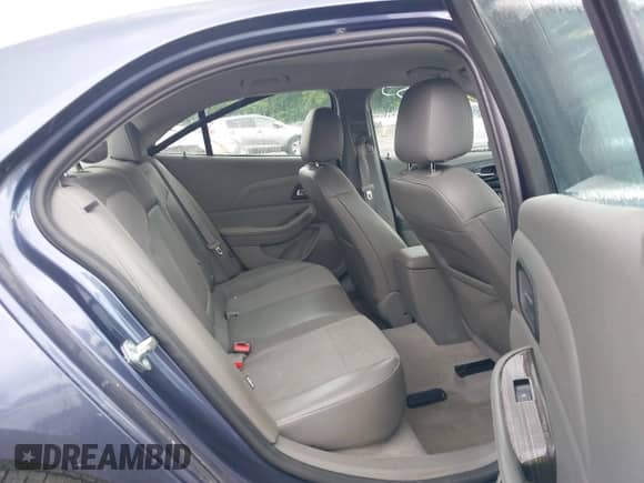 2015 Chevrolet Malibu LT z VIN 1G11C5SL9FF235771, wystawiony jako IAAI lot #39303861 z przebiegiem 109 571 mil mil oraz . Historia ofert i sprzedaży dostępna na DreamBid. Obrazek 8.