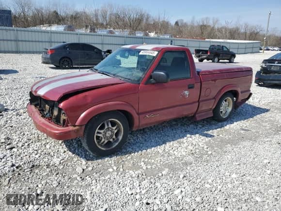 2002 Chevrolet S-10 LS with VIN 1GCCS14WX28244366, listed as a Copart auction lot 48904445 with 179,058 mi miles and Salvage title. Bid and sale history available at DreamBid. Image 1.