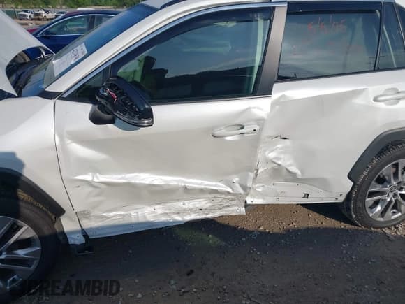 ✅ 2024 Toyota RAV4 XLE Premium • VIN: 2T3A1RFV5RW452270 • Лот: 42219638. Опубликован ранее на IAAI с пробегом 9 611 миль. Бесплатный доступ к архиву аукционных продаж из США и подробный отчёт об истории автомобиля на DreamBid. Изображение 6.