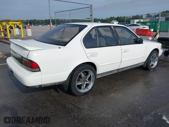 ✅ 1990 Nissan Maxima • VIN: JN1HJ01P3LT412723 • Lot: 42483403. Listed on IAAI with 172,469 mi. Free auction sales archive from the USA and detailed vehicle history report at DreamBid. Image 4.