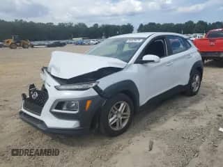 2018 Hyundai Kona SE z VIN KM8K12AA5JU091961, wystawiony jako Copart lot #84429475 z przebiegiem 44 689 mil mil oraz Szkoda całkowita • Salvage title. Historia ofert i sprzedaży dostępna na DreamBid. Obrazek 1.