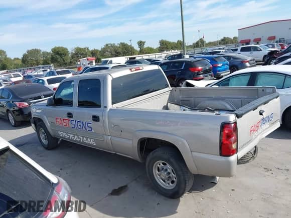 2004 Chevrolet Silverado 2500 LS с VIN 1GCGC23U94F176306, выставлен на аукционе IAAI как лот 43324049 с пробегом 186 998 миль миль и . История ставок и продаж доступна на DreamBid. Изображение 15.