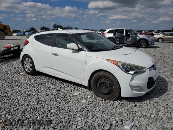 2015 Hyundai Veloster RE:FLEX with VIN KMHTC6AD8FU222159, listed as a Copart auction lot 90634915 with 135,682 mi miles and Salvage title. Bid and sale history available at DreamBid. Image 4.