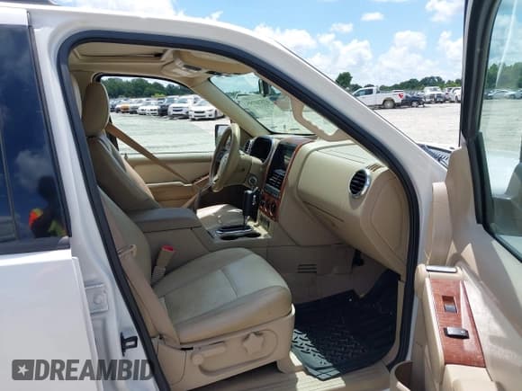 ✅ 2010 Ford Explorer Eddie Bauer • VIN: 1FMEU7EE8AUA40226 • Lot: 42534795. Wystawiony na IAAI z przebiegiem 226 143 mil. Bezpłatny archiwum sprzedaży aukcyjnych z USA i szczegółowy raport historii pojazdu na DreamBid. Zdjęcie 5.