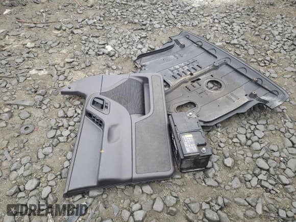 ✅ 2018 Hyundai Santa Fe 2.4L • VIN: 5XYZT3LB2JG571997 • Лот: 71226213. Опубликован ранее на Copart с пробегом Не указан. Бесплатный доступ к архиву аукционных продаж из США и подробный отчёт об истории автомобиля на DreamBid. Изображение 12.