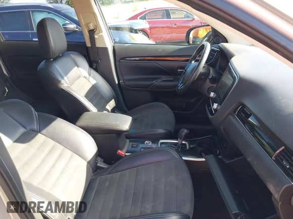 2020 Mitsubishi Outlander ES with VIN JA4AZ3A39LZ006104, listed as a IAAI auction lot 42316711 with 79,623 mi miles and . Bid and sale history available at DreamBid. Image 5.