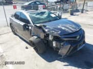 ✅ 2020 Toyota Camry XSE • VIN: 4T1KZ1AK4LU044628 • Лот: 43618012. Опубликован ранее на IAAI с пробегом 81 551 миль. Бесплатный доступ к архиву аукционных продаж из США и подробный отчёт об истории автомобиля на DreamBid. Изображение 1.