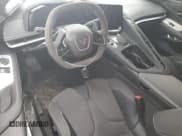 ✅ 2024 Chevrolet Corvette 1LT • VIN: 1G1YA2D47R5121495 • Lot: 80735625. Wystawiony na Copart z przebiegiem 9 113 mil. Bezpłatny archiwum sprzedaży aukcyjnych z USA i szczegółowy raport historii pojazdu na DreamBid. Zdjęcie 8.