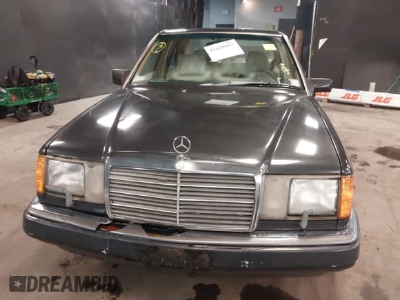 ✅ 1990 Mercedes-Benz 260 • VIN: WDBEA26DXLB217152 • Lot: 43428883. Listed on IAAI with 123,406 mi. Free auction sales archive from the USA and detailed vehicle history report at DreamBid. Image 6.