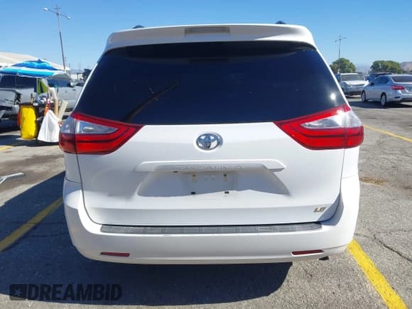 ✅ 2017 Toyota Sienna LE • VIN: 5TDKZ3DCXHS863837 • Lot: 43491475. Listed on IAAI with 94,505 mi. Free auction sales archive from the USA and detailed vehicle history report at DreamBid. Image 17.