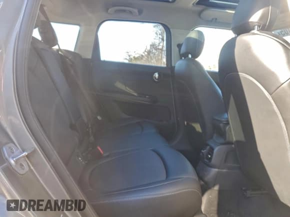 ✅ 2018 MINI Countryman Cooper • VIN: WMZYS7C39J3E08964 • Lot: 95867105. Wystawiony na Copart z przebiegiem 96 641 mil. Bezpłatny archiwum sprzedaży aukcyjnych z USA i szczegółowy raport historii pojazdu na DreamBid. Zdjęcie 11.