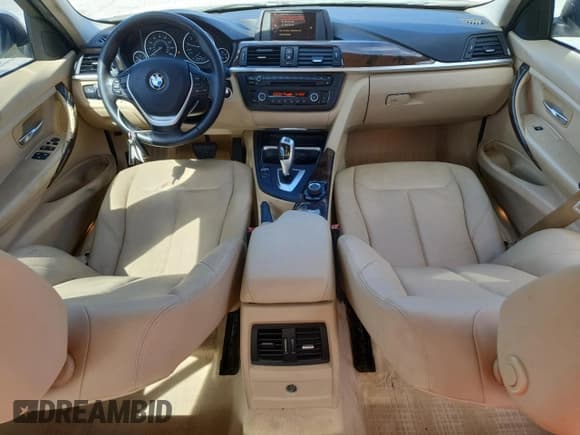 ✅ 2015 BMW 3 Series 328i • VIN: WBA3A5C50FF607548 • Lot: 90445655. Wystawiony na Copart z przebiegiem 107 731 mil. Bezpłatny archiwum sprzedaży aukcyjnych z USA i szczegółowy raport historii pojazdu na DreamBid. Zdjęcie 8.