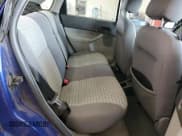 ✅ 2006 Ford Focus S • VIN: 1FAHP34N46W245482 • Lot: 85675445. Wystawiony na Copart z przebiegiem 205 509 mil. Bezpłatny archiwum sprzedaży aukcyjnych z USA i szczegółowy raport historii pojazdu na DreamBid. Zdjęcie 10.