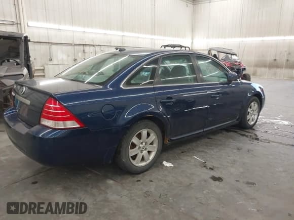 ✅ 2007 Mercury Montego • VIN: 1MEHM40107G613808 • Lot: 43831029. Wystawiony na IAAI z przebiegiem 220 410 mil. Bezpłatny archiwum sprzedaży aukcyjnych z USA i szczegółowy raport historii pojazdu na DreamBid. Zdjęcie 4.